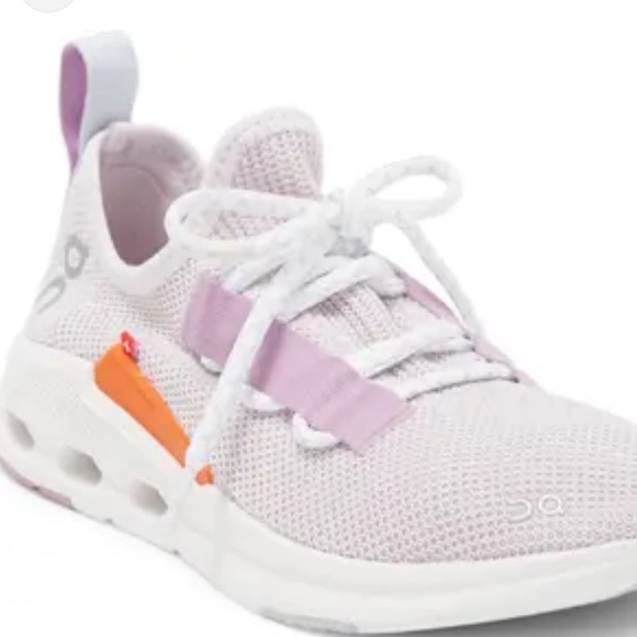 On Running Shoes - ON cloud shoes are New without box box.Cloudeasy Size 6